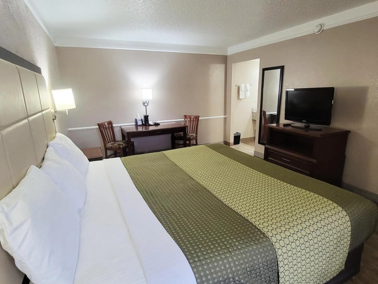 Spacious rooms, pets welcome